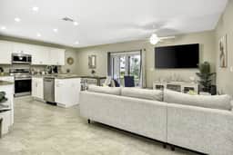 6 BEDROOMs, Walk to Beach, Game Room, Parking, AC - Image 2