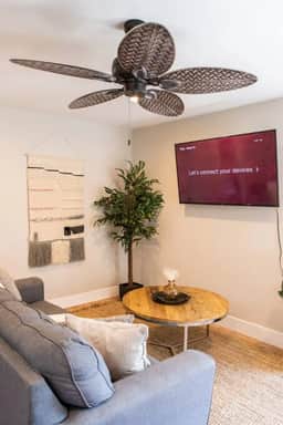 Coronado Unit 3 - B Ave Bungalows · King-sized 1/1, 5-10 Min Walk to Coronado Beach!