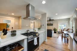 Coronado Unit 3 - B Ave Bungalows · King-sized 1/1, 5-10 Min Walk to Coronado Beach!