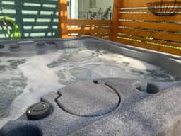 Cozy Downtown Bungalow - Hot Tub, AC, Parking