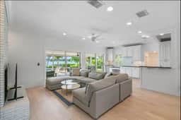 Lake House + Pool, Dock, Walk to Universal Studios