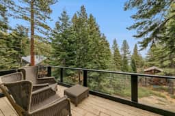 Lake Views, Hot Tub, Sauna, Pool Table, Parking