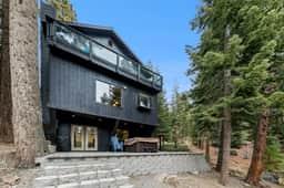 Lake Views, Hot Tub, Sauna, Pool Table, Parking