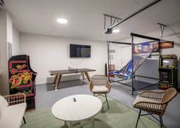 OCEAN VIEW | Retro Arcade | Game Room, Parking, AC