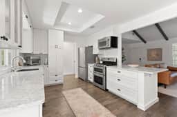 Travis Heights Home: Pool & walk to S. Congress