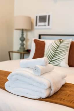 Unit B - B Ave Bungalows · Large Beach Studio, 5 Min Walk to Coronado Beach!