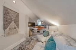 Unit C - B Ave Bungalows · Surf Shack Studio, 5 Min Walk to Coronado Beach!
