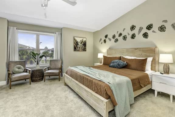 6 BEDROOMs, Walk to Beach, Game Room, Parking, AC