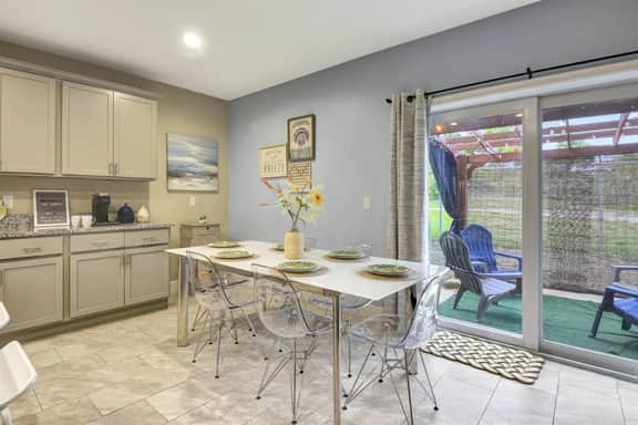 Coastal Paradise Walk 2 Beach-Game Rm, Parking, AC