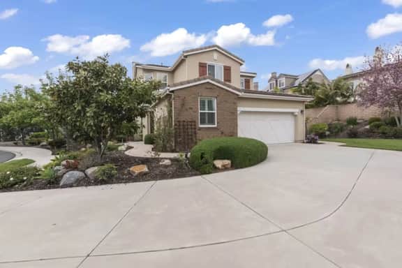 Corner House in Cul de Sac - Hot Tub, AC, Parking