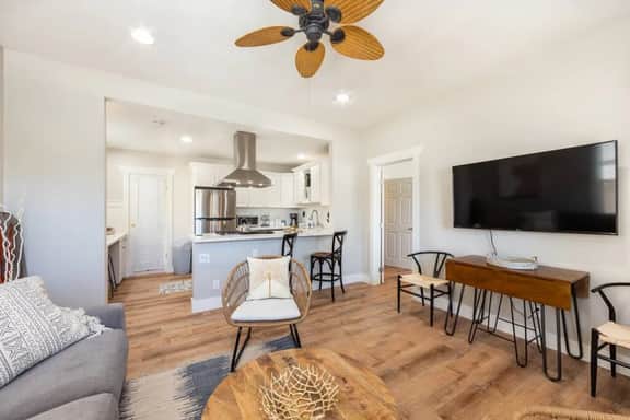 Coronado Unit 1 - B Ave Bungalows · King-sized 1/1, 5 Min Walk to Coronado Beach!