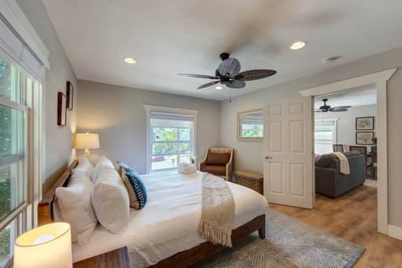 Coronado Unit 3 - B Ave Bungalows · King-sized 1/1, 5-10 Min Walk to Coronado Beach!