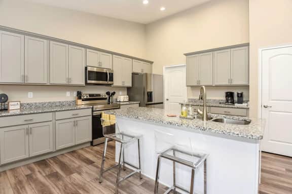 Daytona Getaway,Walk to Beach,Game Room,Parking,AC