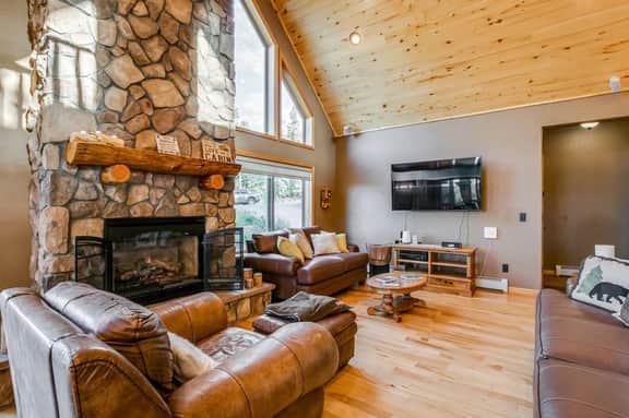 Dory Lakes · Breathtaking Views Hot Tub, Pool Table, Fireplace