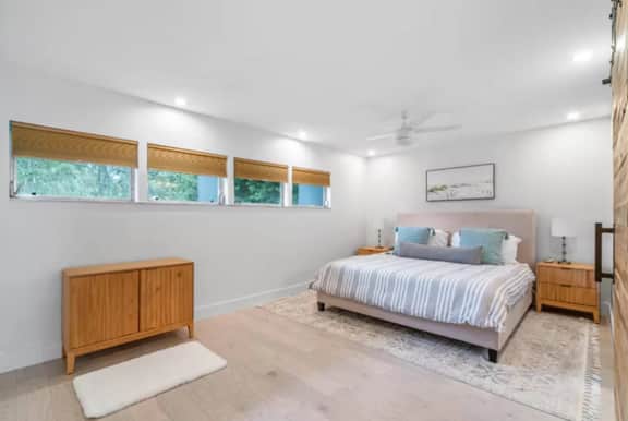 Lake House + Pool, Dock, Walk to Universal Studios