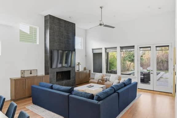 Modern Luxury Home With Pool - Near South Congress