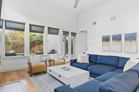 Modern Luxury Home With Pool - Near South Congress