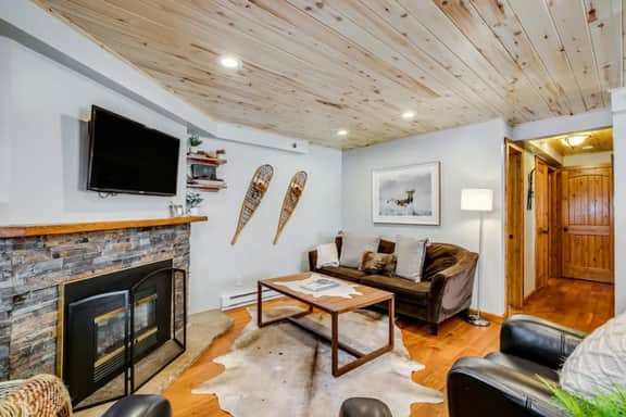 Mountain Modern w/ Patio & Views