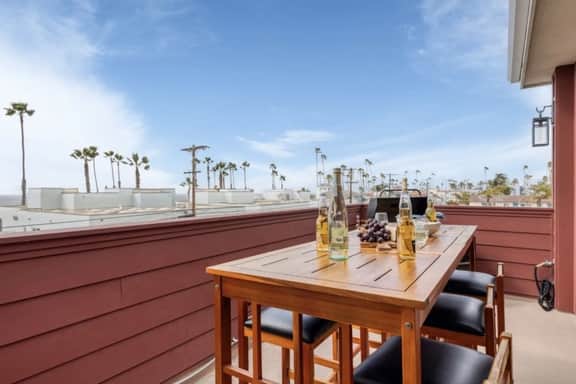 Pacific Villa - Ocean Views, Parking, AC, Fire Pit