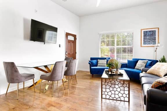 Private Hot Tub, AC, 10 Mins to The Alamo & Pearl