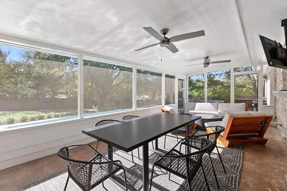 Travis Heights Home: Pool & walk to S. Congress