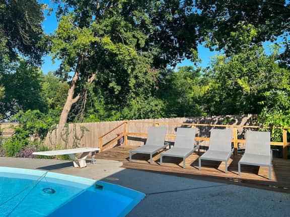 Travis Heights Home: Pool & walk to S. Congress