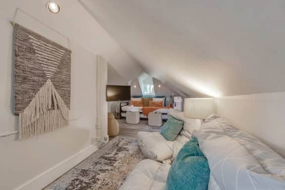Unit C - B Ave Bungalows · Surf Shack Studio, 5 Min Walk to Coronado Beach!
