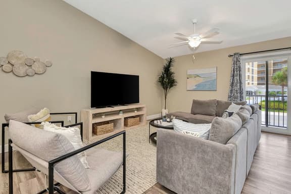 Daytona Getaway,Walk to Beach,Game Room,Parking,AC