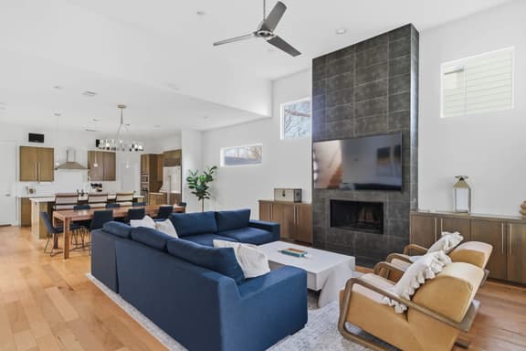 Soco Modern Luxury Home, Pool, near S. Congress