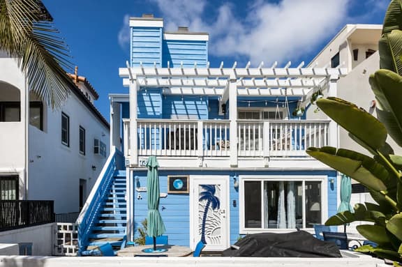 Steps From Beach & Bay With Parking & Rooftop Deck